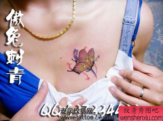 美女胸部好看的蝴蝶纹身图案
