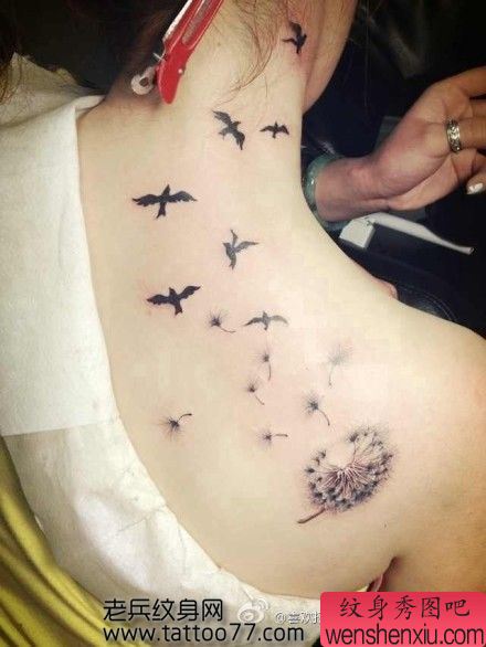 时尚的蒲公英鸽子纹身图案