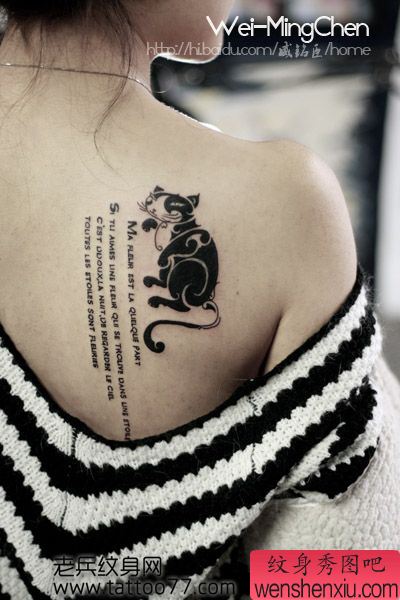女生喜欢的背部图腾猫咪纹身图案