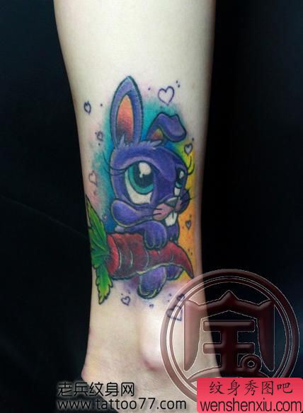 美女腿部可爱卡通兔子纹身图案