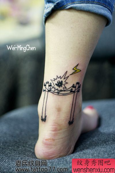 美女腿部可爱的电线杆小鸟纹身图案