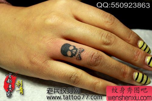 可爱的手臂图腾骷髅纹身图案