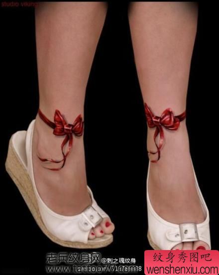 女孩子喜欢的脚部彩色蝴蝶结纹身图案
