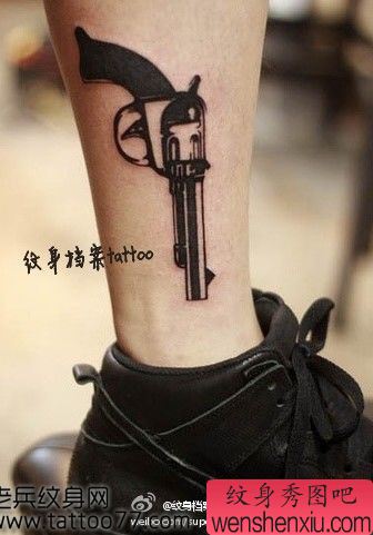 美女腿部图腾左轮手枪纹身图案