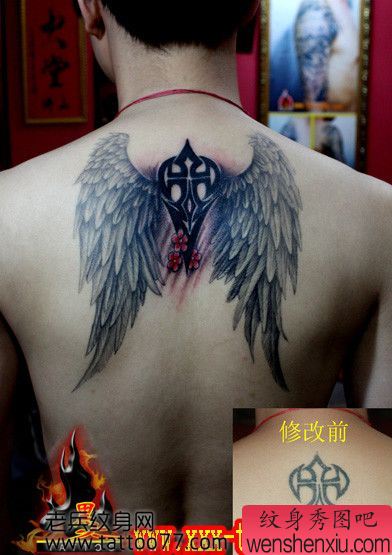 背部好看时尚的翅膀纹身图案