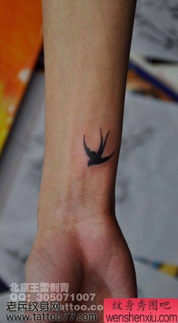 时尚的手臂图腾小鸟纹身图案