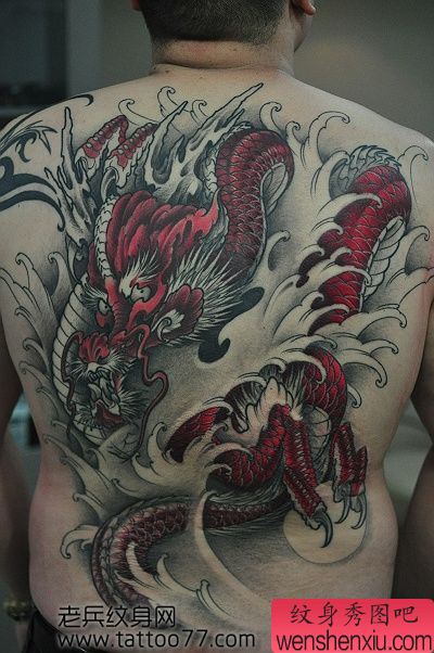 男生喜欢的满背龙纹身图案