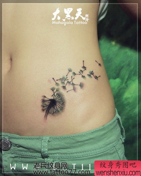 女孩子腹部好看的蒲公英纹身图案