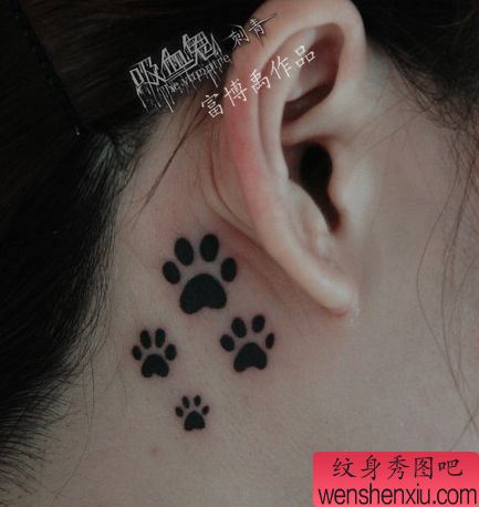 可爱的耳部图腾爪印纹身图案