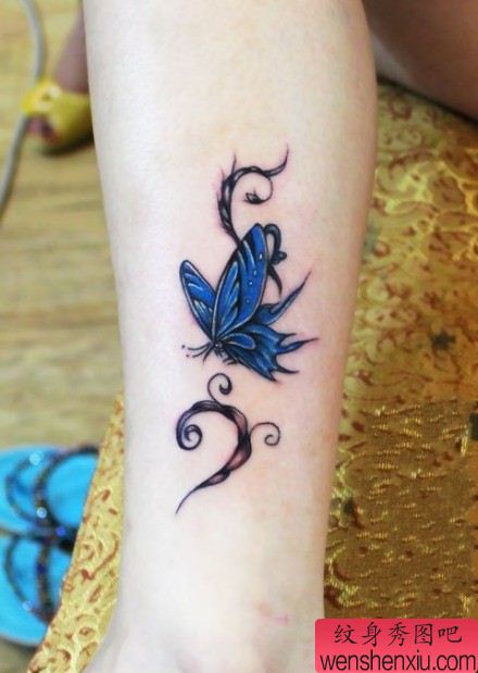 女孩子腿部好看的蝴蝶纹身图案