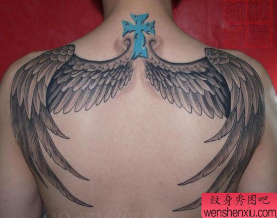 背部超酷的翅膀纹身图案