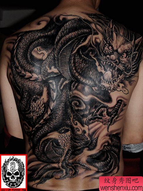 男性喜欢的满背龙纹身图案