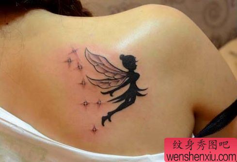 美女肩部好看的精灵纹身图案