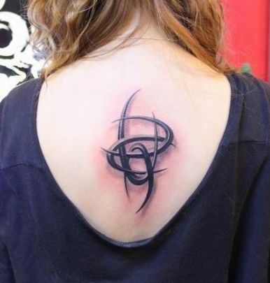 一幅经典的美女背部立体图腾纹身图案