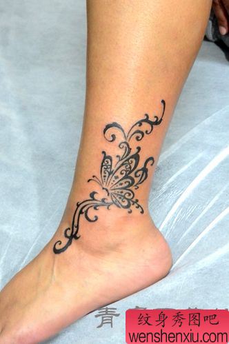美女脚部好看的图腾蝴蝶纹身图案