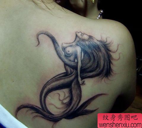 女孩子肩部好看的美人鱼纹身图案