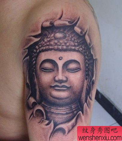 大臂帅气的撕皮效果观音纹身图案