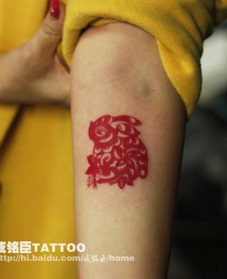 女孩子手臂好看的剪纸图腾兔子纹身图案