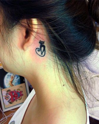 时尚的耳部图腾猫咪纹身图案