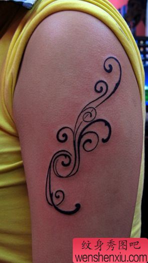 女生喜欢的手臂图腾藤蔓纹身图案