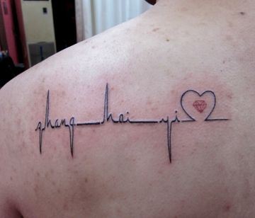肩部好看时尚的心电图纹身图案