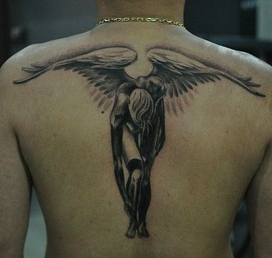背部帅气时尚的天使翅膀纹身图案