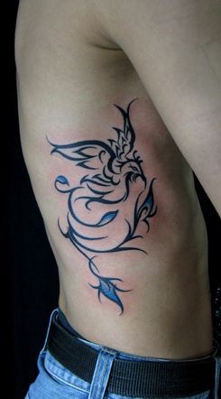 侧胸好看的图腾凤凰纹身图案