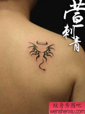 流行经典的肩部图腾翅膀纹身图案
