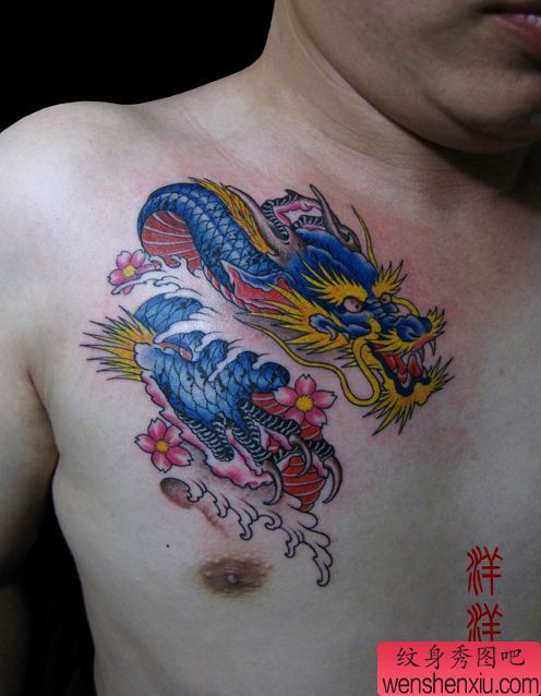 女生喜欢的胸部彩色龙纹身图案