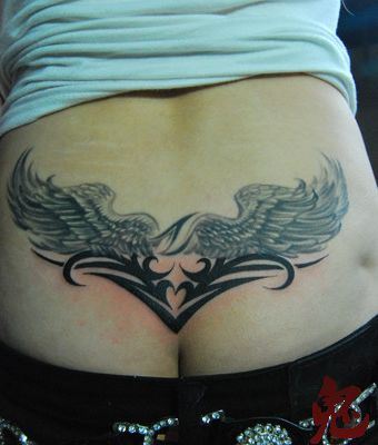 腰部好看精美的翅膀图腾纹身图案