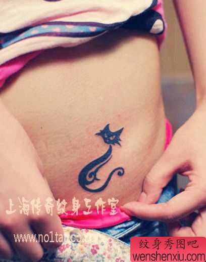 女孩子腹部可爱的图腾猫咪纹身图案