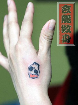 女孩子手背可爱的图腾骷髅纹身图案