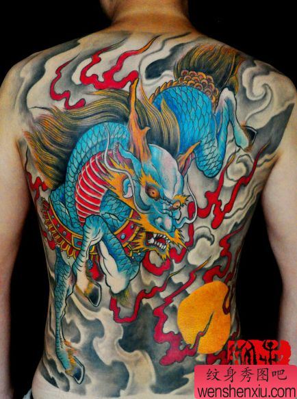 男性喜欢的满背彩色麒麟纹身图案