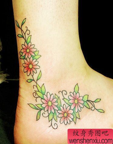 脚部唯美好看的花卉藤蔓纹身图案