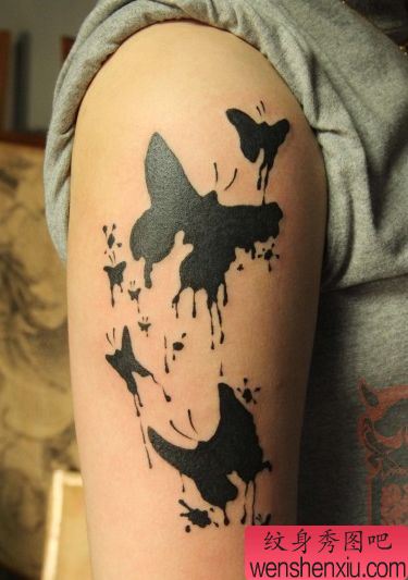 手臂唯美流行的图腾蝴蝶纹身图案