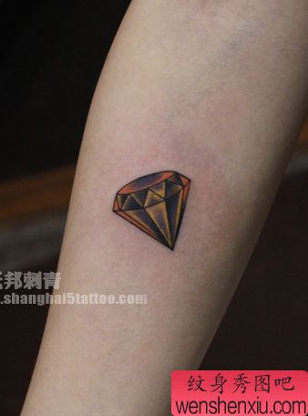 手臂热门的钻石纹身图案