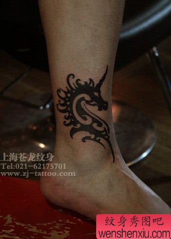 腿部图腾独角兽纹身图案