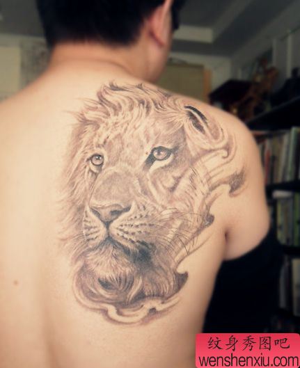 背部好看的狮头纹身图案
