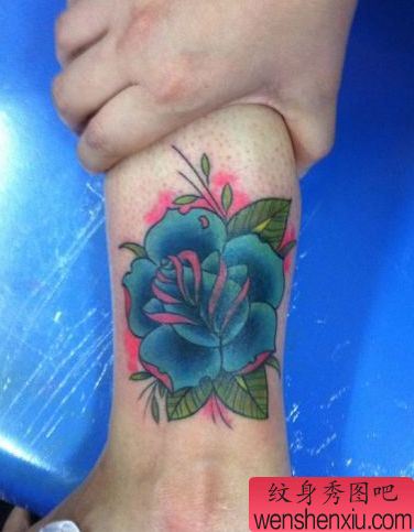 好看的欧美风格玫瑰花纹身图案