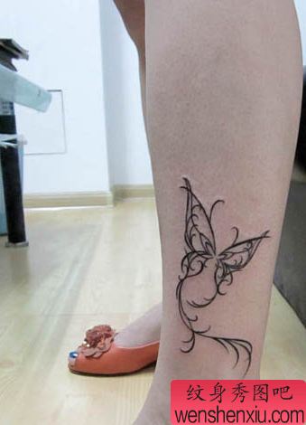 女孩子腿部蝴蝶藤蔓纹身图案