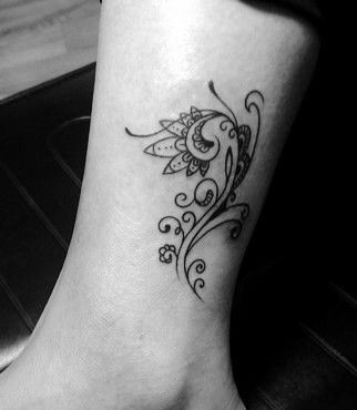 女孩子腿部印度风格图腾藤蔓纹身图案