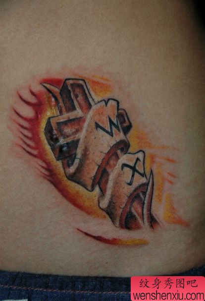 腹部十字架飘带文字纹身图案