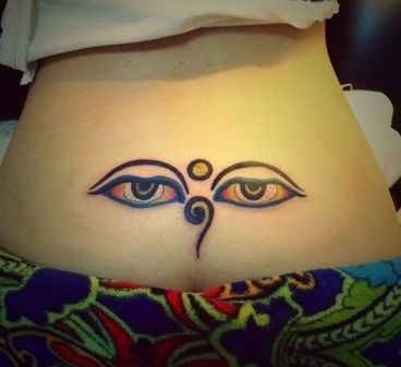女孩子腰部佛眼纹身图案