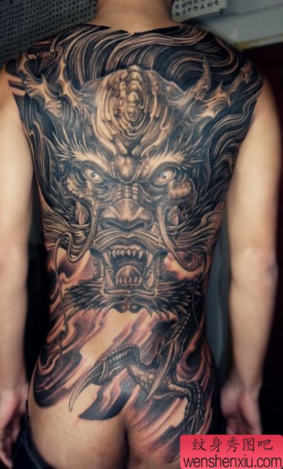 超霸气的满背龙头纹身图案