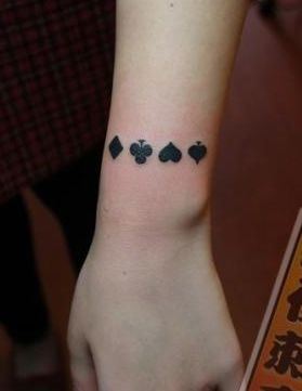 女生喜欢的手臂小巧的图腾纹身图案