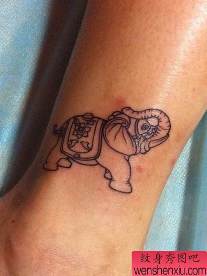 腿部女生喜欢的大象纹身图案