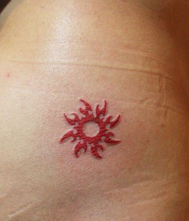 时尚流行的彩色图腾太阳纹身图案