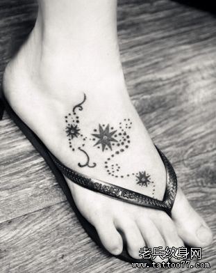 女孩子脚背星星纹身图案