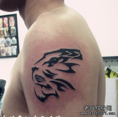 超酷的手臂图腾狮头纹身图案
