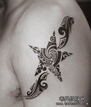 手臂精美好看的一幅图腾五角星纹身图案